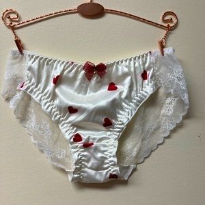 COPY - Satin/lace heart panty